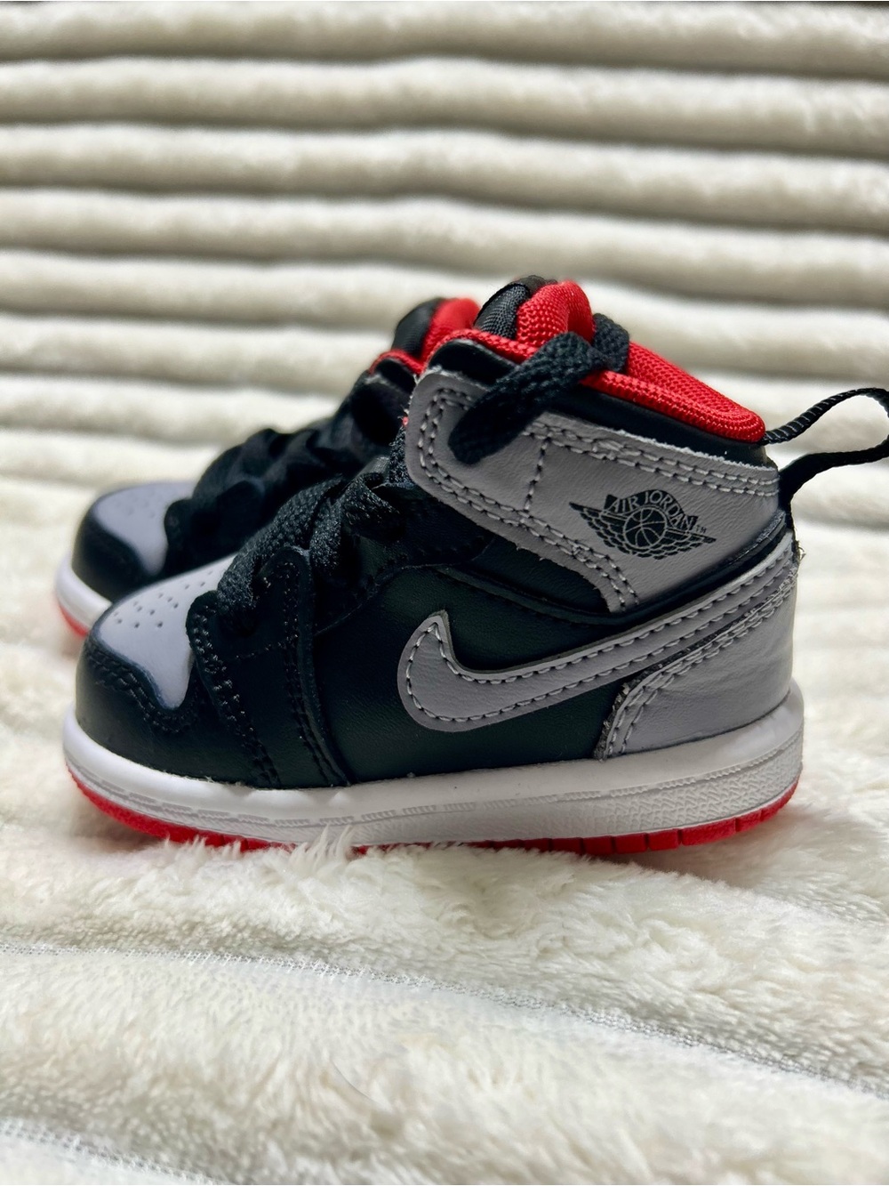 Air Jordan 1 Mid Bred Shadow Unisex Baby/Toddler Sz 4C DQ8425-006 NWOB